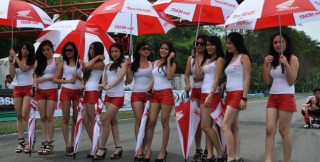 Melirik Cantiknya 'Gadis Payung' Indonesia