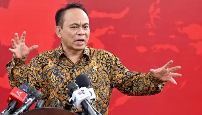 Menkominfo: Judol sama pinjol ilegal ini adik-kakak, saudara kandung!