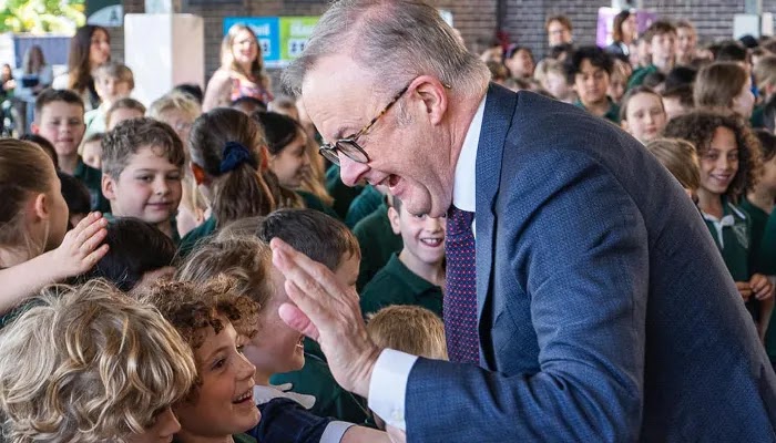 Australia berlakukan usia minimum akses media sosial