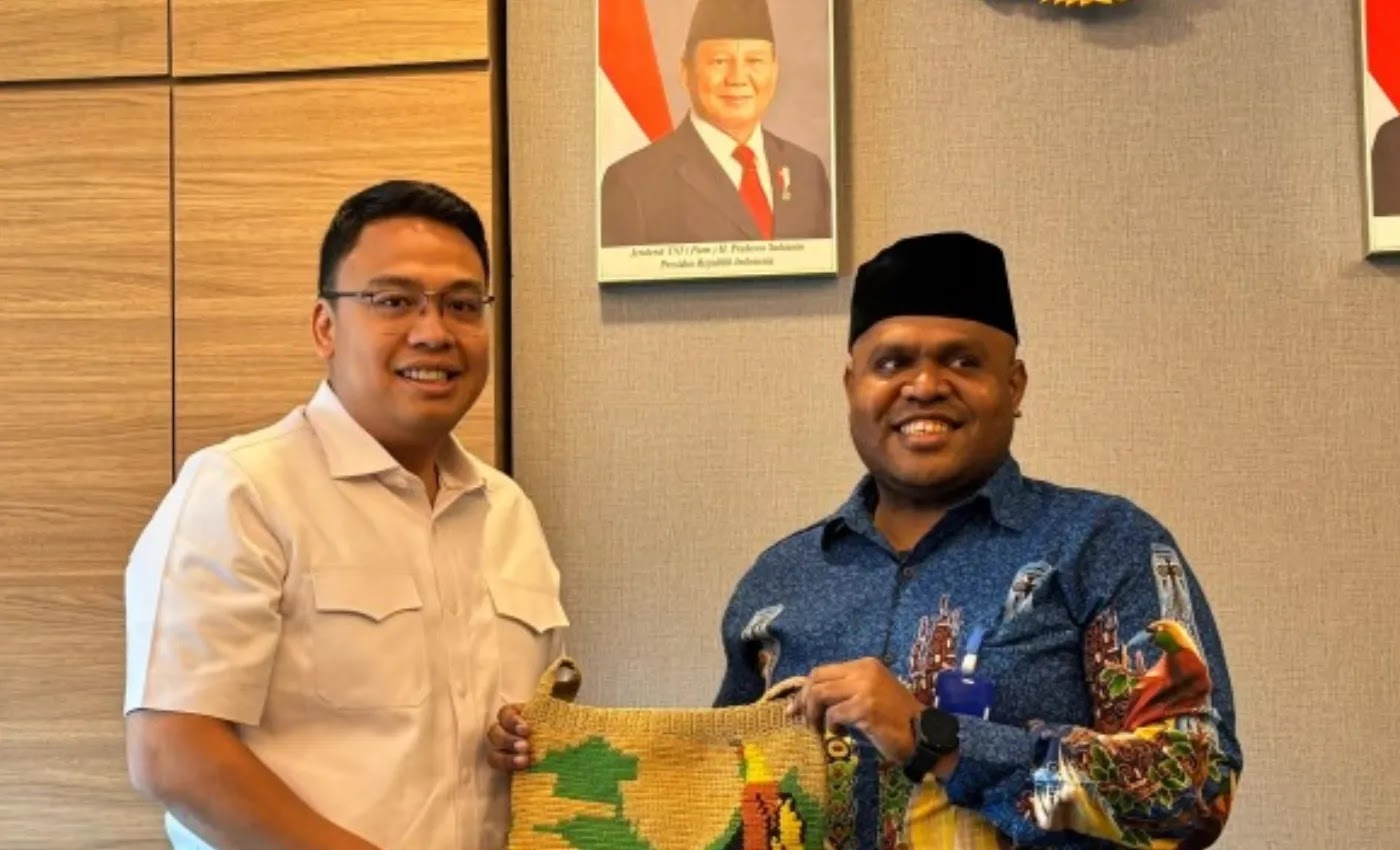 Wamenkomdigi Angga pastikan akses informasi sampai Papua