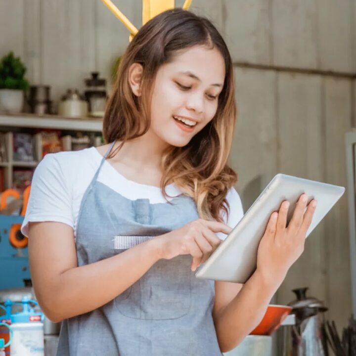 5 Rekom AI pembuat logo gratis, cocok untuk bisnis kecil