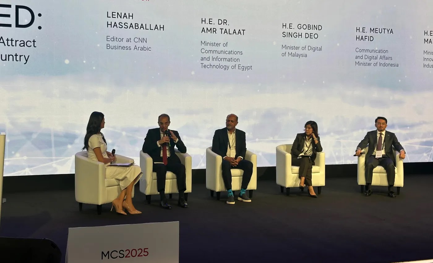 Menkomdigi20di20dubai.jpeg