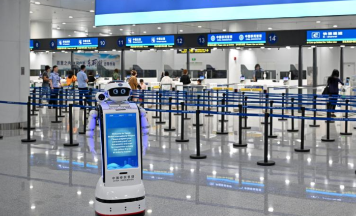 Bantu wisatawan, Tiongkok kerahkan robot bertenaga AI