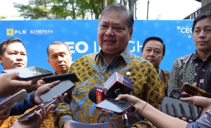 Menteri Koordinator Bidang Perekonomian Airlangga Hartarto menemui awak media dalam acara CEO Insight - Kompas100 CEO Forum di Jakarta, Selasa (4/11/2025) | dok: humas/ekon Menteri Koordinator Bidang Perekonomian Airlangga Hartarto menemui awak media dalam acara CEO Insight - Kompas100 CEO Forum di Jakarta, Selasa (4/11/2025) | dok: humas/ekon