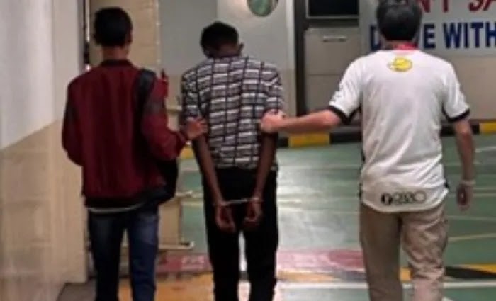Kedua tersangka ditangkap dalam dua operasi terpisah setelah penyelidikan intensif yang dilakukan oleh Komando Anti-Penipuan Departemen Urusan Komersial (CAD) Singapura | dok: police.gov.sg