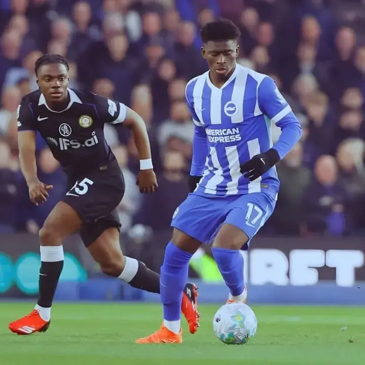 MU Dikabarkan Selangkah Lagi Rekrut Carlos Baleba dari Brighton