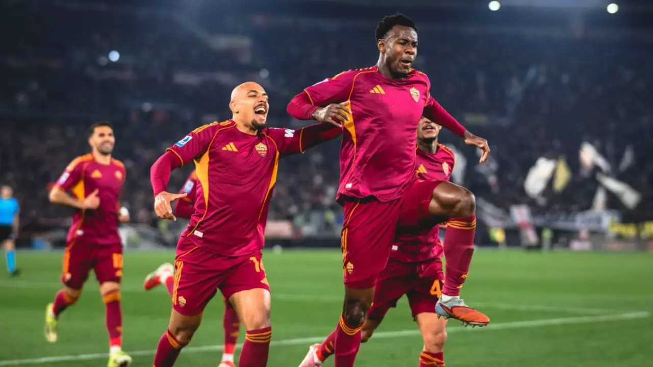Pemain AS Roma Selebrasi Goal