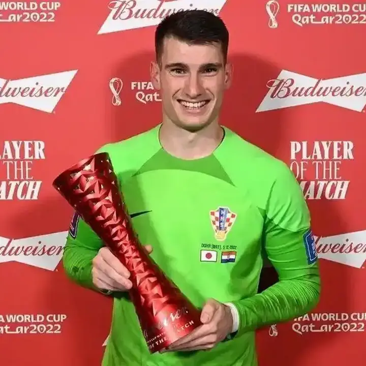 Barcelona Targetkan Dominik Livakovic sebagai Kiper Cadangan Jangka Panjang