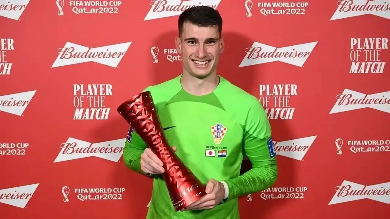 Barcelona Targetkan Dominik Livakovic sebagai Kiper Cadangan Jangka Panjang