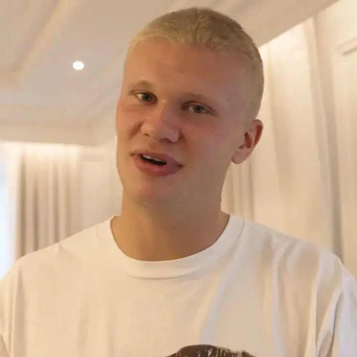 Erling Haaland Cukur Buzzcut Jelang Musim Baru Liga Inggris