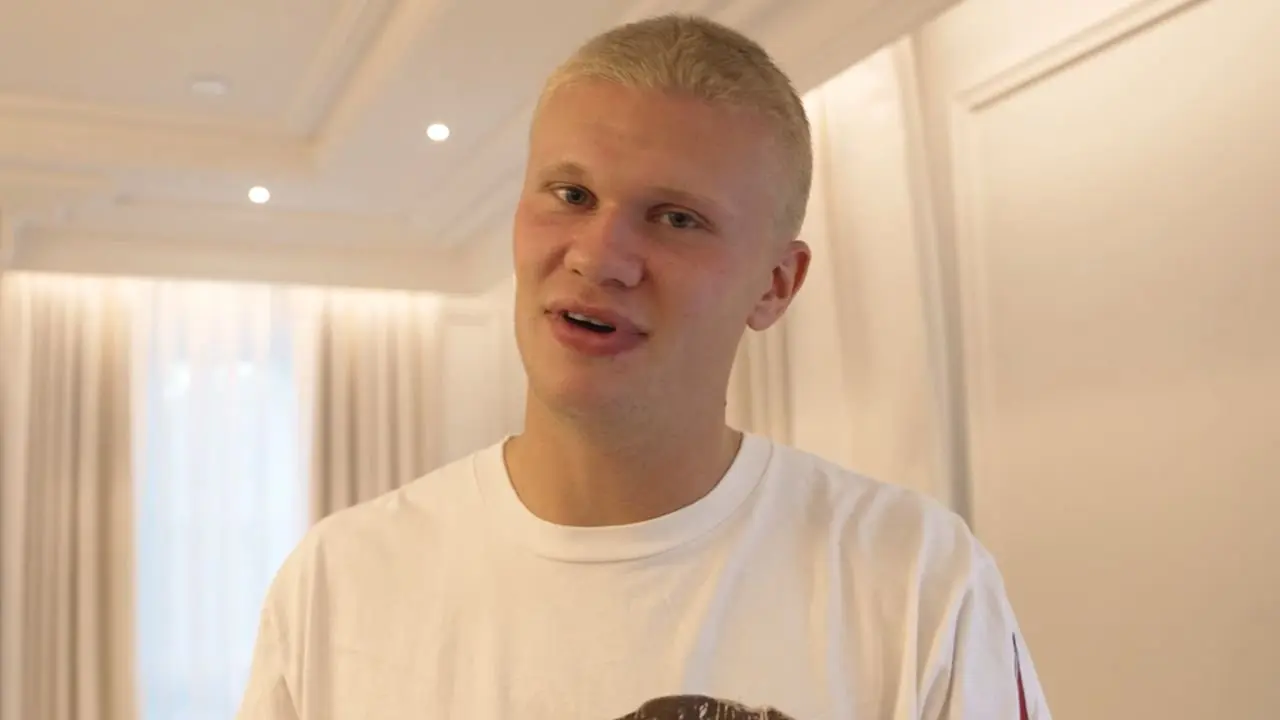 Erling Haaland Cukur Buzzcut Jelang Musim Baru Liga Inggris