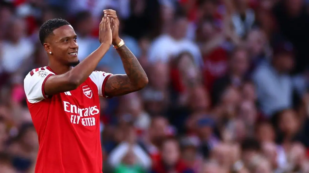 Ezri Konsa Dinilai Bisa Geser William Saliba dari Lini Belakang Arsenal
