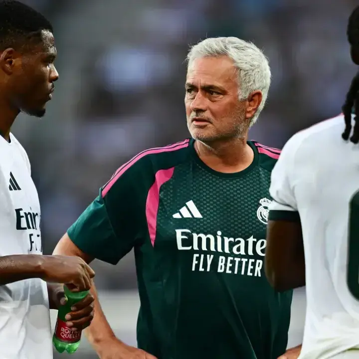 Jose Mourinho Ingatkan Dumfries Aturan Baru Lemparan ke Dalam di LaLiga