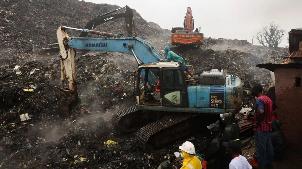 Gunungan Sampah di TPA Guinea Longsor, 30 Orang Tewas Tertimbun