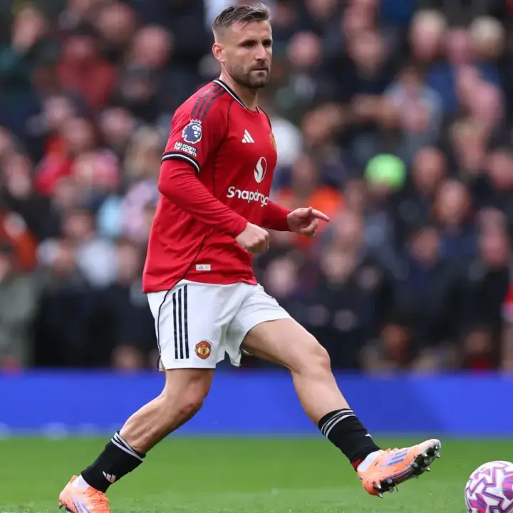 Gary Neville Kritik Penampilan Luke Shaw di Babak Pertama MU vs Ipswich