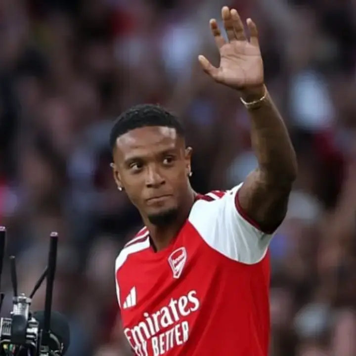 Ezri Konsa Berpotensi Debut Lawan Aston Villa, Arsenal Siap Tempur di Villa Park