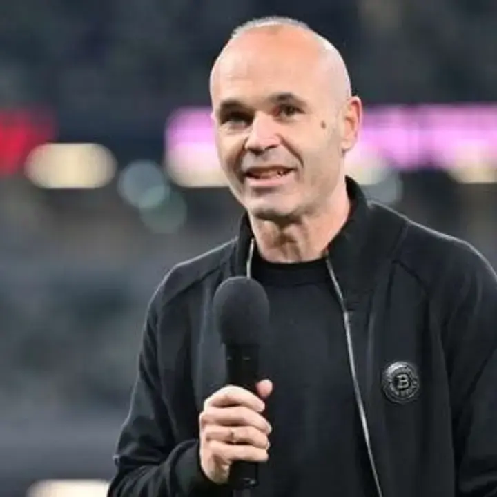 Andres Iniesta Soroti Keputusan Kontroversial Wasit di Laga Barcelona vs Athletic Club