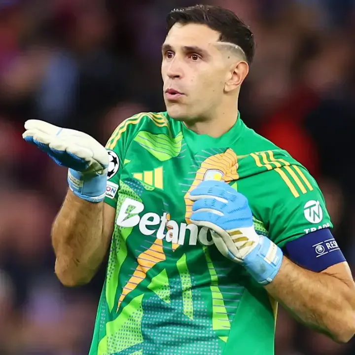 Chelsea Capai Kesepakatan dengan Aston Villa untuk Transfer Emiliano Martinez