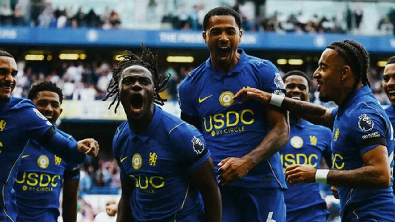 Romeo Lavia dan Pemain Chelsea Selebrasi Goal ke Gawang Brighton