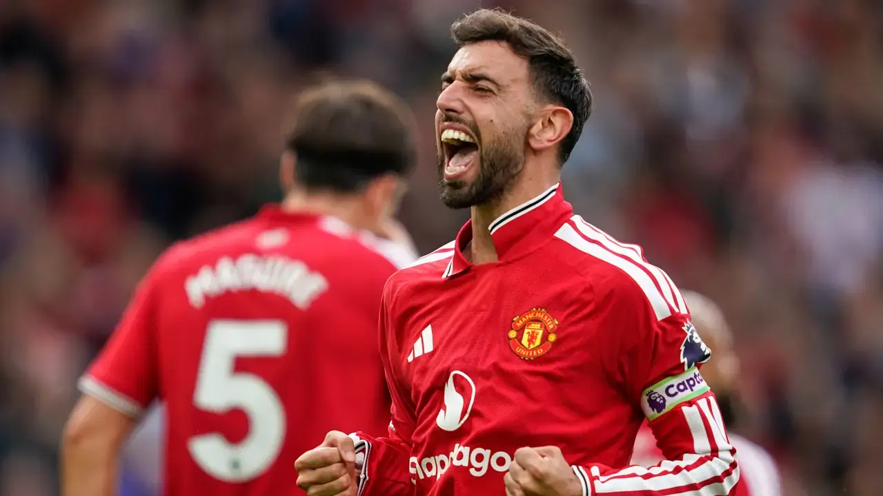 Bruno Fernandes selebrasi dengan teriak dan mengepalkan kedua tangannya
