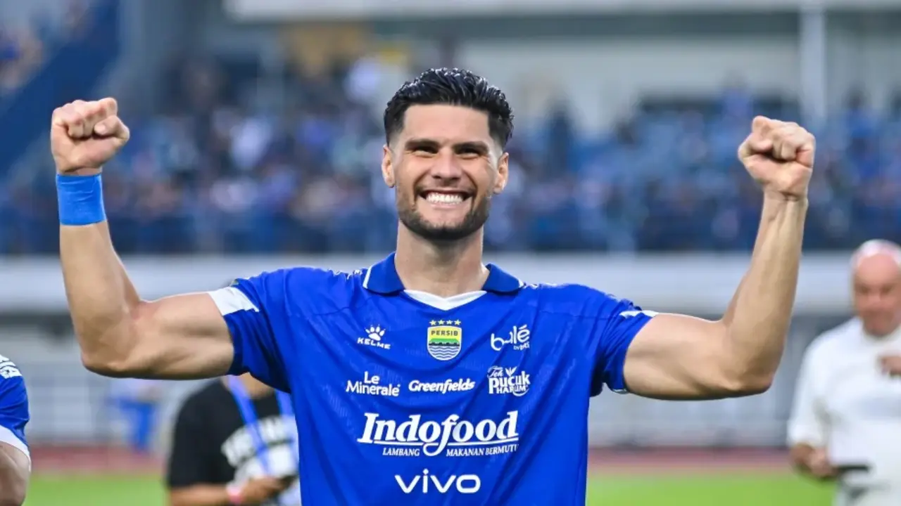 Julio Cesar de Freitas Filho Bek Asing Persib