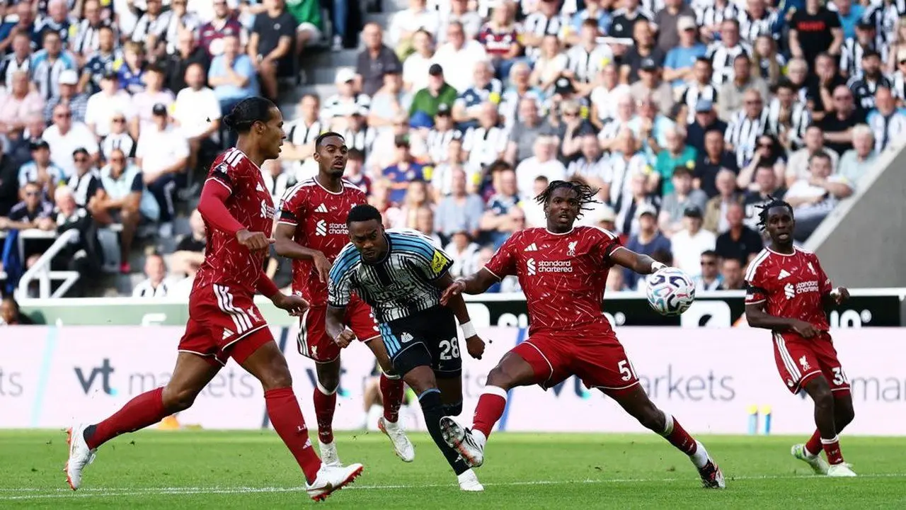 Imbang Dramatis 2-2, Liverpool Selamat dari Kekalahan di Kandang Newcastle Berkat Penalti Szoboszlai