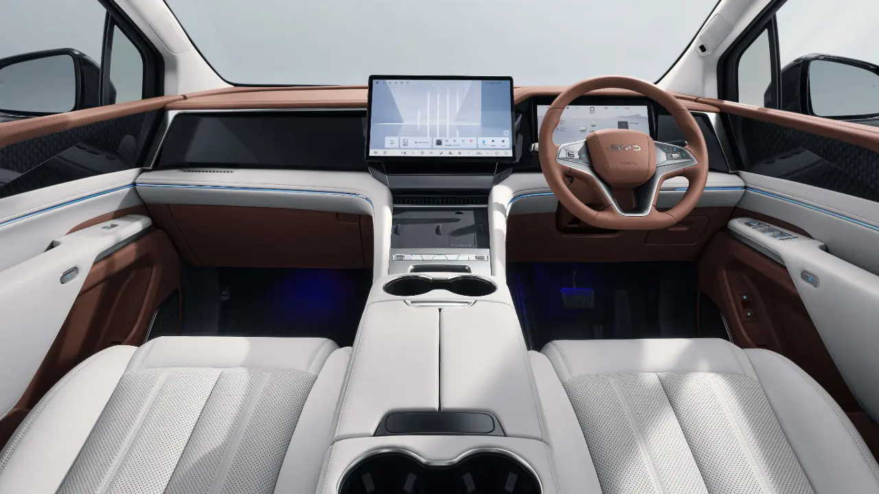 Interior Byd M9