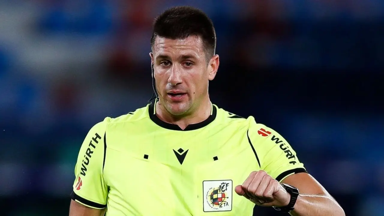 Isidro Díaz de Mera Pimpin Laga Real Betis vs Real Sociedad di LaLiga