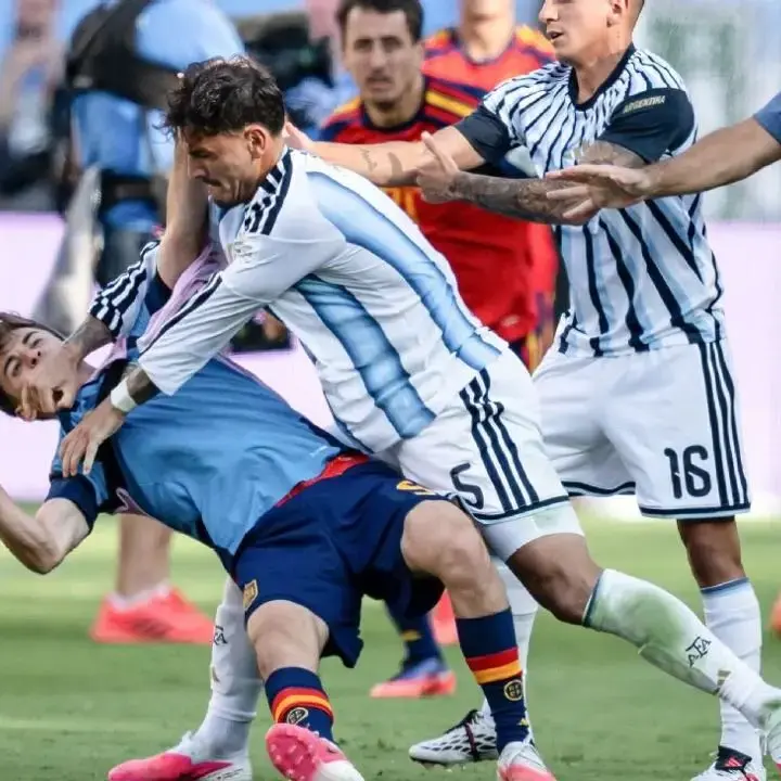 Leandro Paredes Dihukum 10 Laga, Argentina Didenda FIFA Usai Insiden Final Piala Dunia 2026