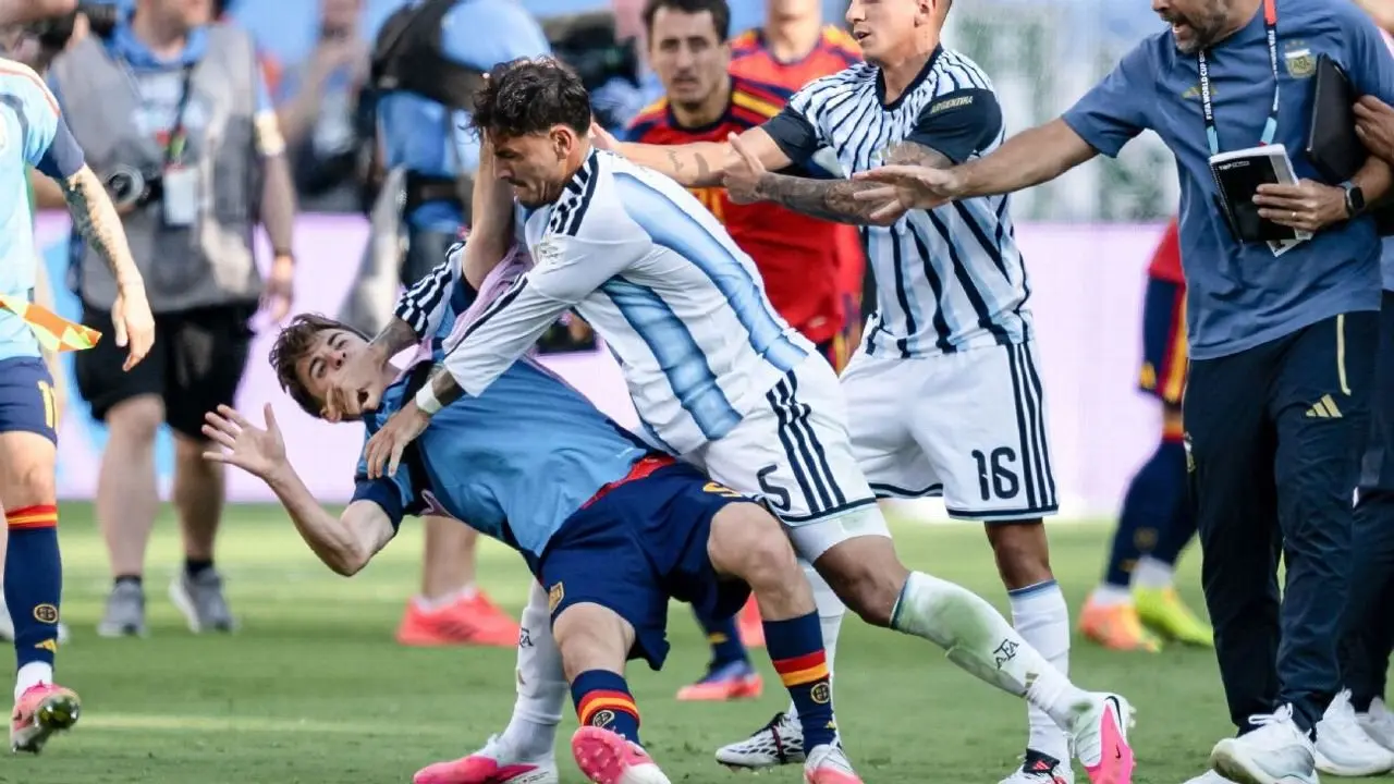 Leandro Paredes Dihukum 10 Laga, Argentina Didenda FIFA Usai Insiden Final Piala Dunia 2026