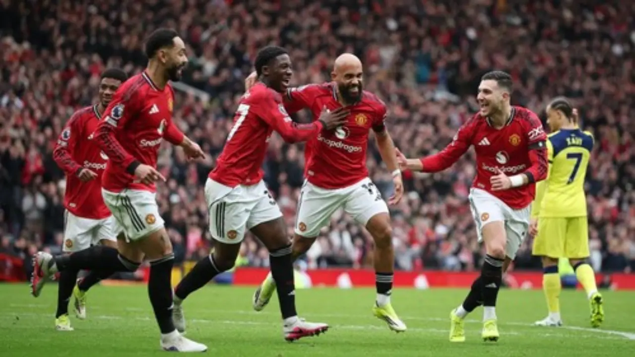 Pemain Manchester United Melakukan Selebrasi