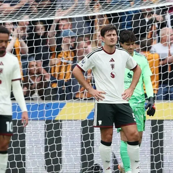 Pertahanan MU Rapuh, Neville Sarankan Rekrut Bek Tengah & Bek Sayap