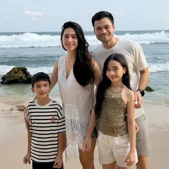 Nabila Syakieb Bagikan Momen Liburan Keluarga di Tepi Pantai