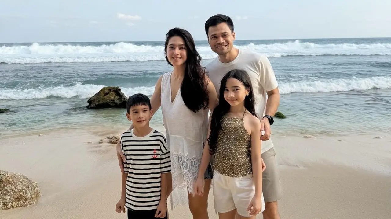 Nabila Syakieb Bagikan Momen Liburan Keluarga di Tepi Pantai