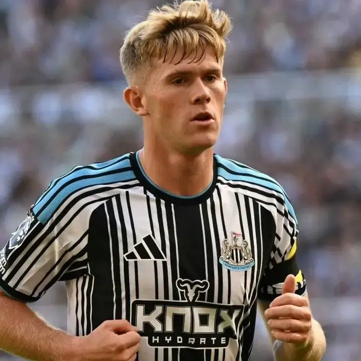 Newcastle United Pastikan Lewis Hall Tidak Dijual ke Manchester United