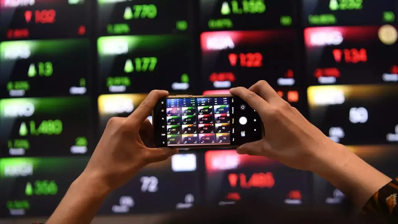 Saham Bank Mandiri Melemah Usai Blokir Rekening Donasi Warga Pati