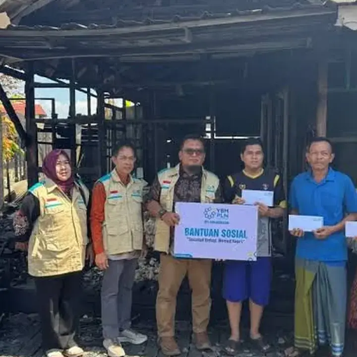 YBM PLN Salurkan Bantuan Korban Kebakaran di Antasan Senor Martapura