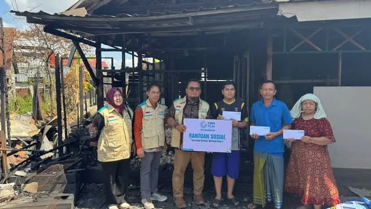 YBM PLN Salurkan Bantuan Korban Kebakaran di Antasan Senor Martapura