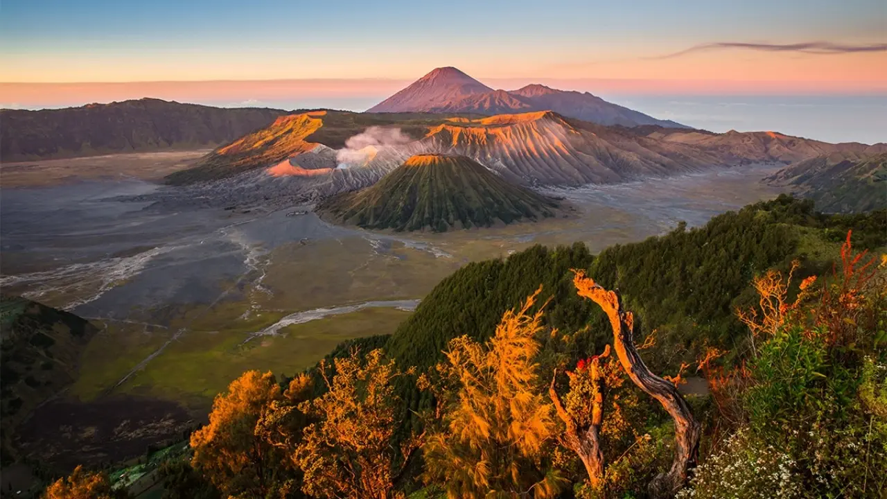Bromo Sempat Ditutup Karena Karhutla Kemenpar Sebut Minat Wisatawan Tidak Menurun
