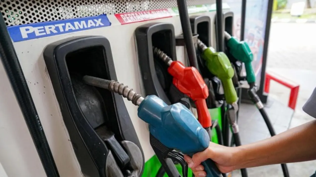 Harga Bbm Pertamina 15 September Pertamax Rp14 950 Rp16 650 Selisih Antarwilayah Rp1 700