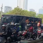 Lalu Lintas Sekitar GBK Macet Parah Jelang Laga Persija vs Persib Lalu Lintas Sekitar GBK Macet Parah Jelang Laga Persija vs Persib