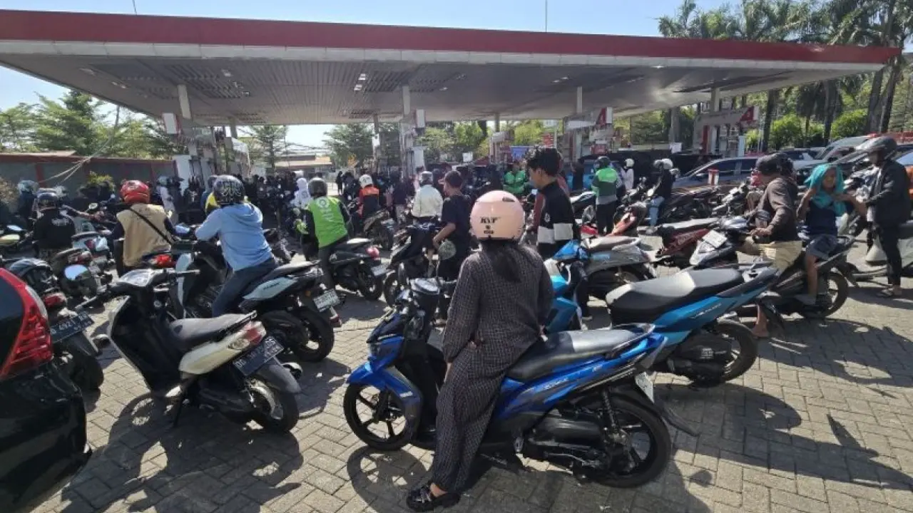 Pertamina Minta Maaf Atas Antrean Bbm Di Makassar Operasional Spbu Diperkuat Untuk Percepat Layanan