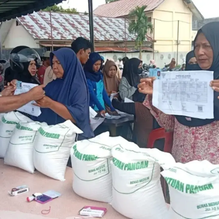 Perum Bulog Salurkan Bantuan Beras untuk 6.067 Warga Kota Juang Bireuen, Total Capai 138 Ton