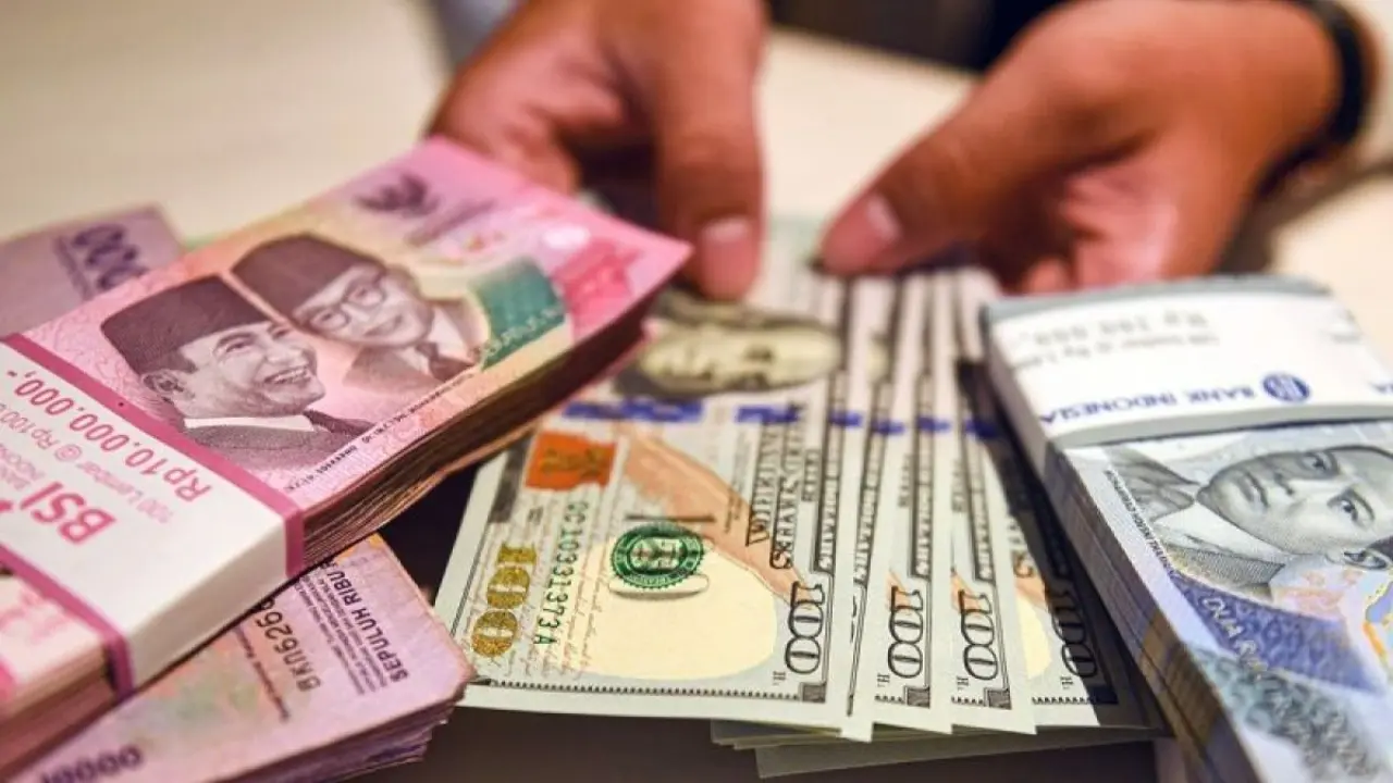 Rupiah Tertekan Ke Rp17 847 Per Dolar As Pasar Cermati Geopolitik Dan Suku Bunga Bi