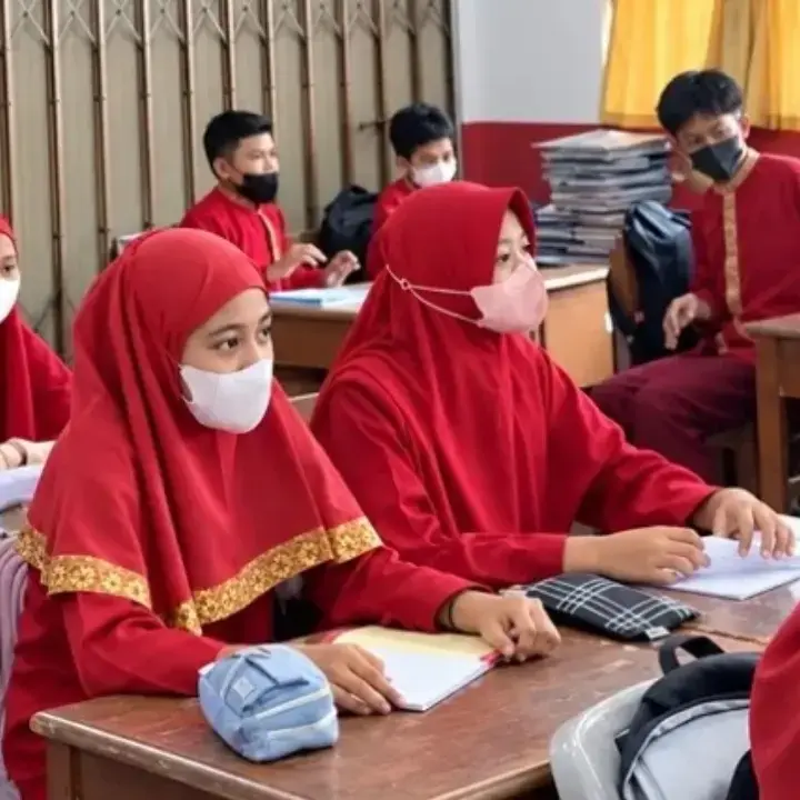 Sekolah di Padang Wajibkan Masker, Aktivitas di Luar Kelas Dihentikan demi Lindungi Siswa dari ISPA