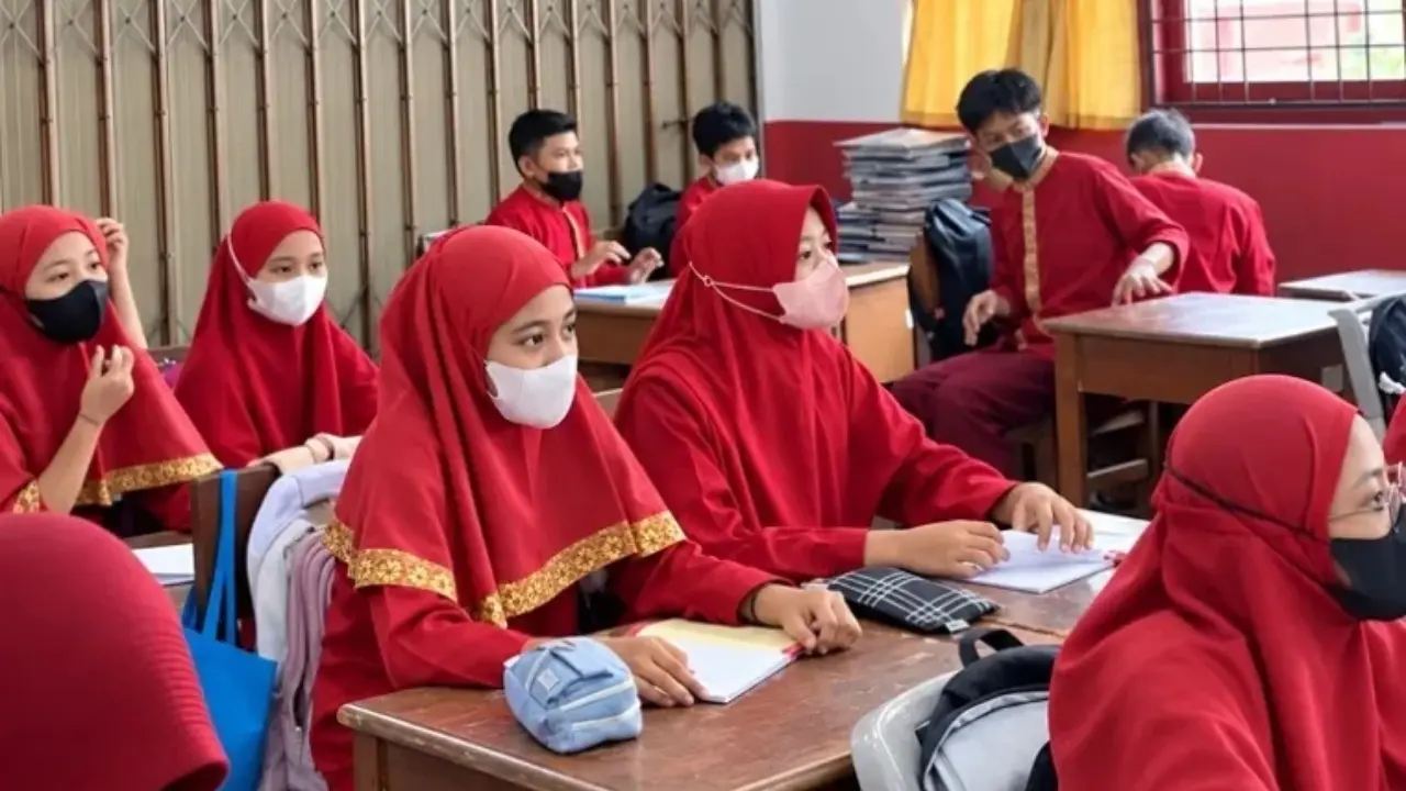 Sekolah Di Padang Wajibkan Masker Aktivitas Di Luar Kelas Dihentikan Demi Lindungi Siswa Dari Ispa