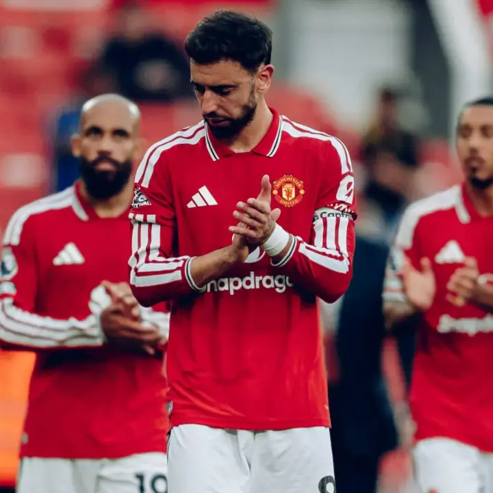 Bruno Fernandes Kecewa dengan Keputusan Kontroversial Wasit VAR di Derby Manchester