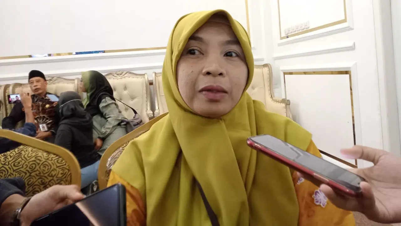 Camat Sandubaya Henny Suyasih
