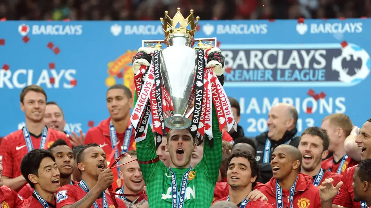 De Gea angkat trofi Premier League bersama MU