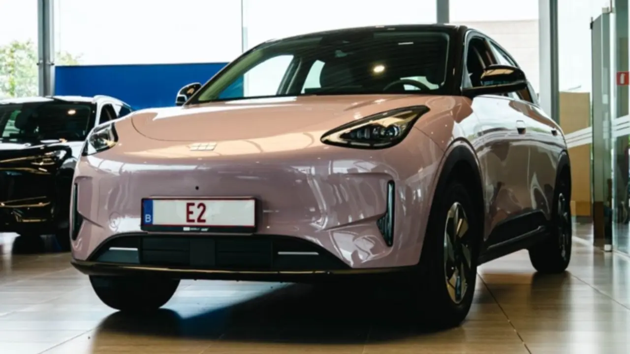 Geely E2 electric hatchback di Belgia